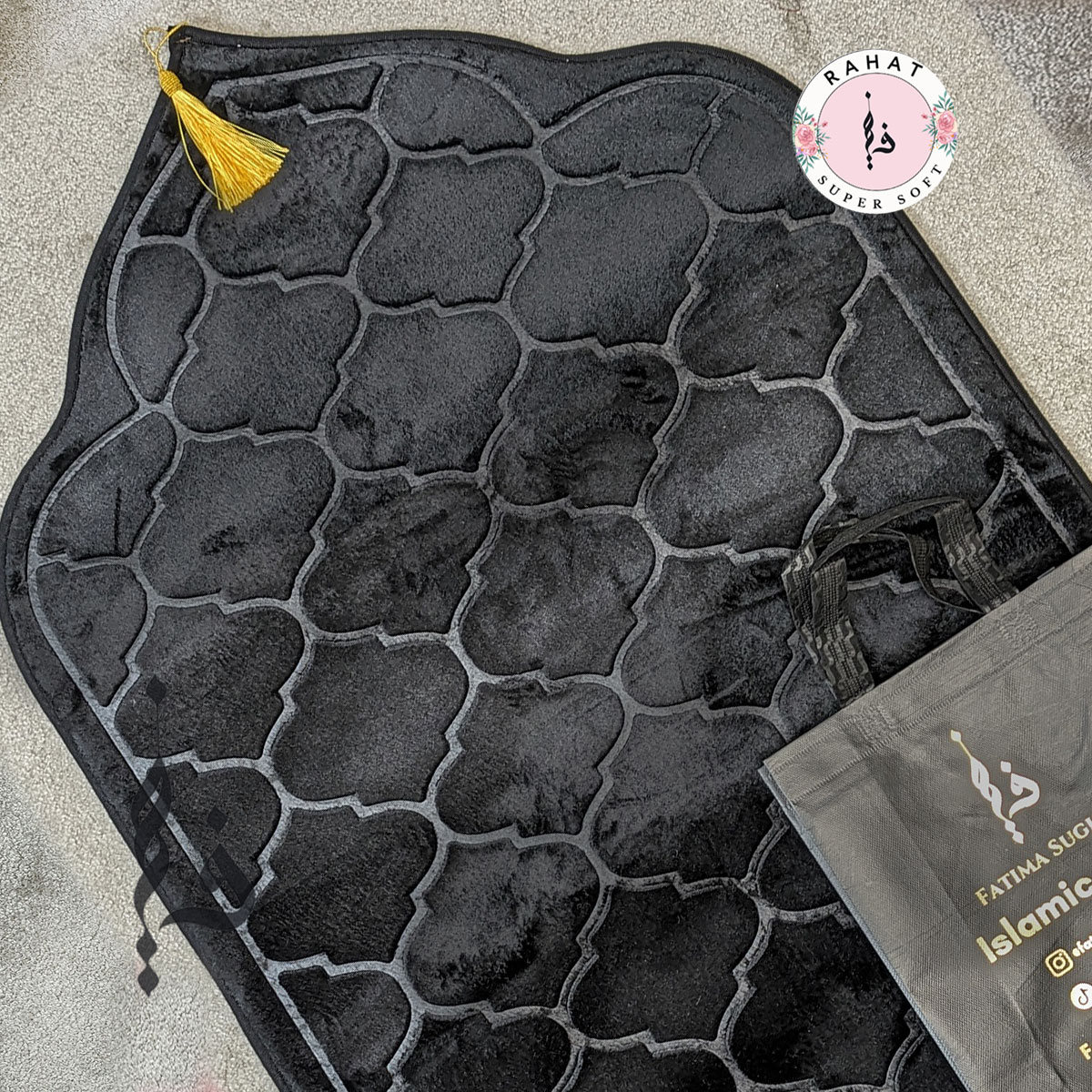 RAHAT SUPER SOFT PADDED PRAYER MAT - MUSALLAH / JANAMAZ IN GIFT BAG RAHAT SUPER SOFT PADDED PRAYER MAT - MUSALLAH / JANAMAZ IN GIFT BAG