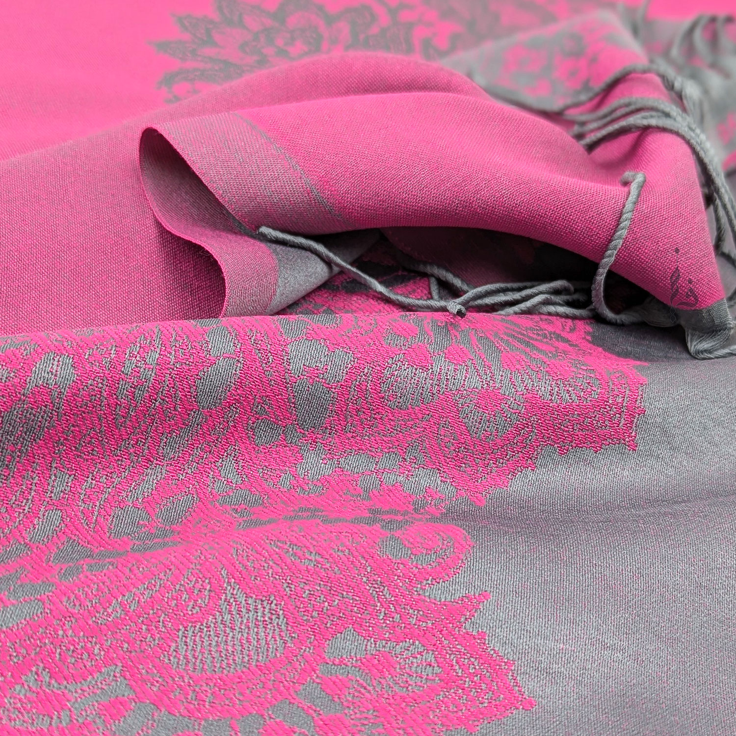 09-Magnet-Reversable-Pashmina-Scarf-Wrap-Stole-01 REVERSIBLE Hijab - Gift Pack - Shine - Large 90x180 - DOUBLE-SIDED - Lightweight - Non-Slip - LUXURY - fatimasughra.com REVERSIBLE Hijab - Gift Pack - Shine - Large 90x180 - DOUBLE-SIDED - Lightweight - Non-Slip - LUXURY - fatimasughra.com